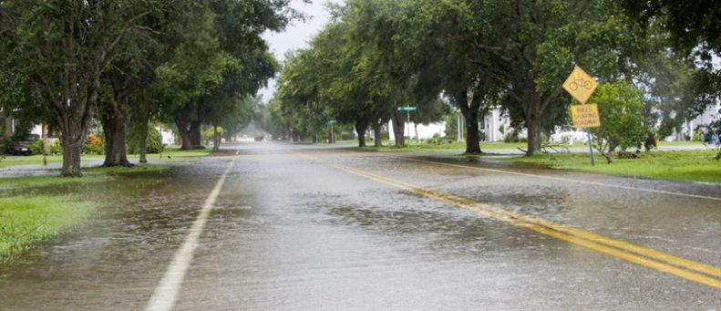 8 Tips for Loading and Driving Your Moving Truck in Wet Conditions