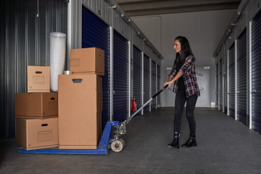 How to Prep Heavy Items Before Using a Pallet Jack or Dolly