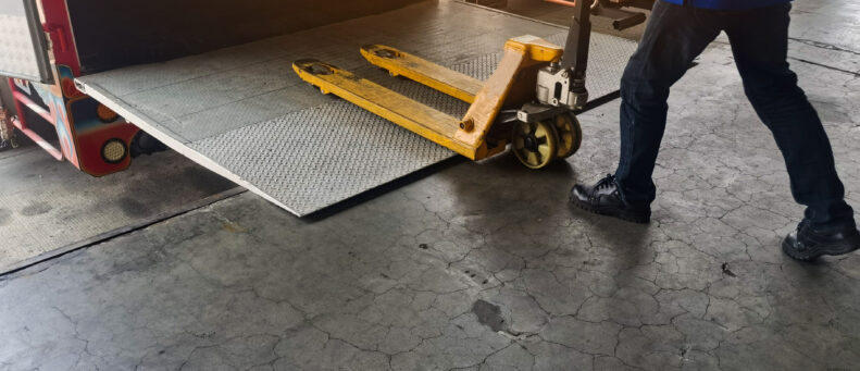 How Do Loading Docks Affect Delivery Truck Rental Needs for Businesses?